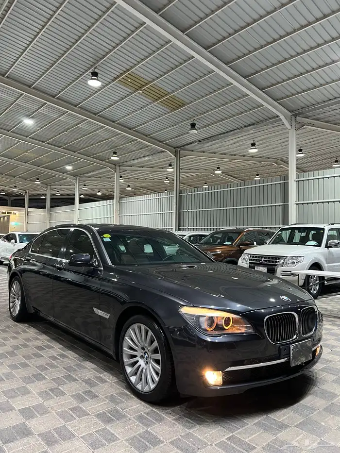 BMW 730i مخزن 2012 0