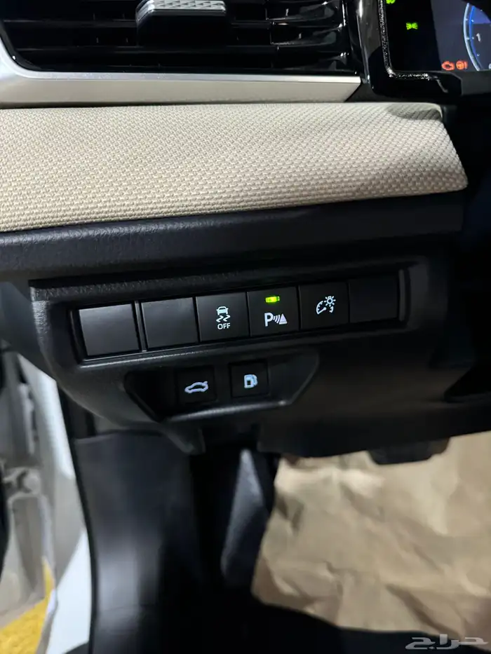 تويوتا كامري 2025 أنوار نهارية LED حساسات أمامية وخلفية 8