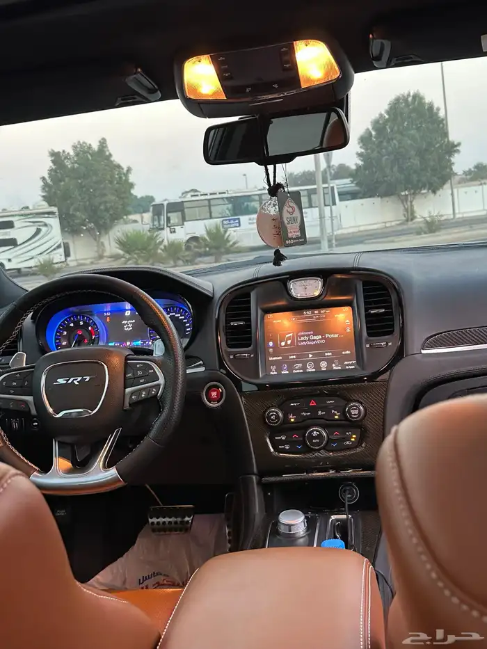 كرايزلر srt8 بلاك روف مخزن نظيف 14