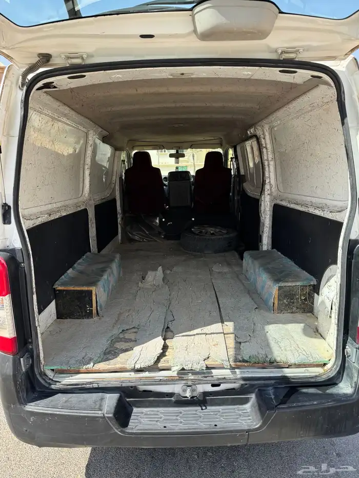 باص نيسان اورفان 8