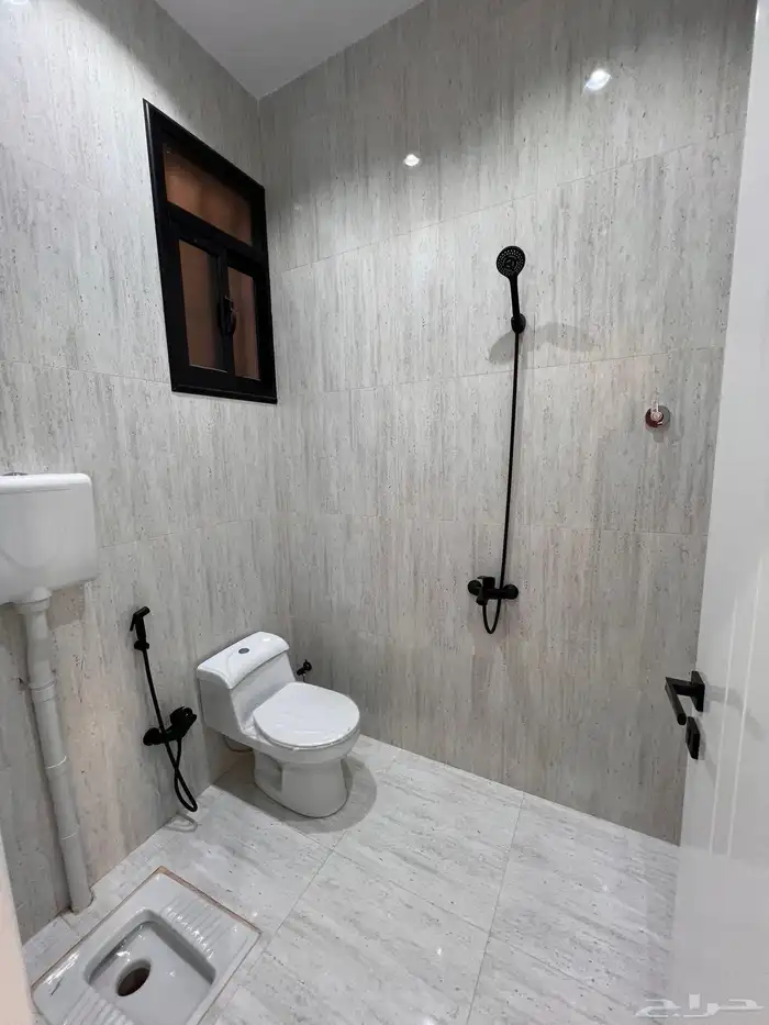 للبيع فيلا روف مع ملحق حى الراقى خميس مشيط 35