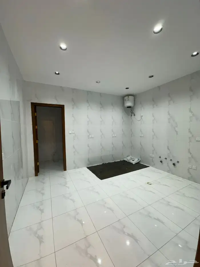 للبيع شقه ارضيه بحوش وبايكه سياره بشمال الخميس550الف 9