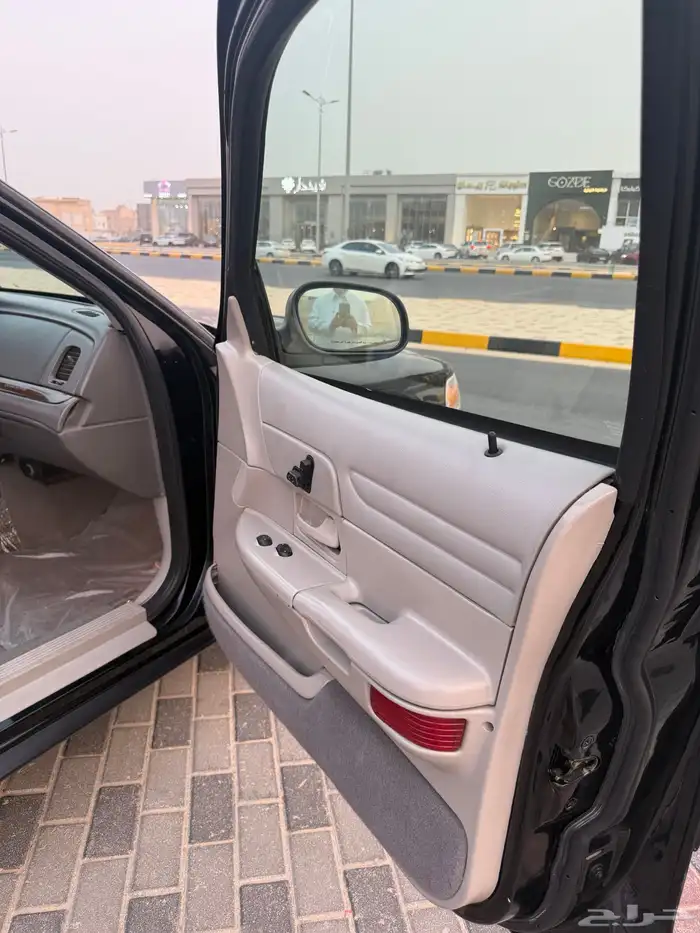 فورد كراون فكتوريا LX Sport قير أرضي موديل 2002 سعودي 37
