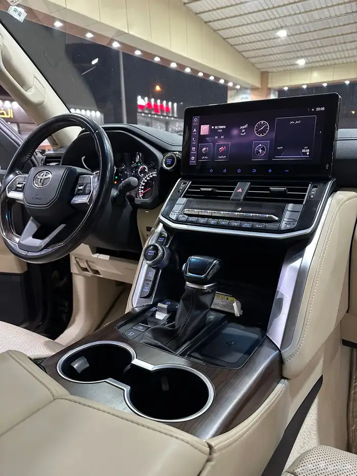 جي اكسار 2022 L4 اسود عبدالطيف جميل 4