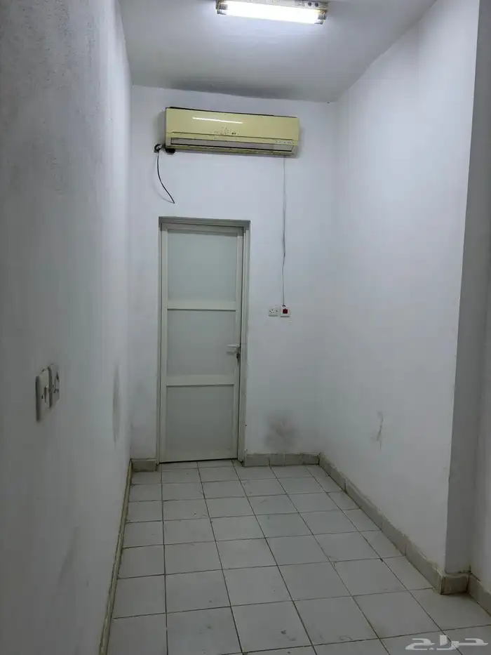 مكتب صغير للايجار وغرفة ومستودع وحوش 3