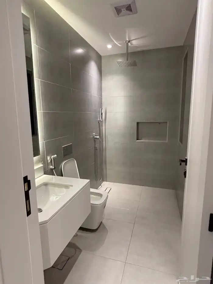 شقة فاخرة للايجار في كورنيش الخبر 4