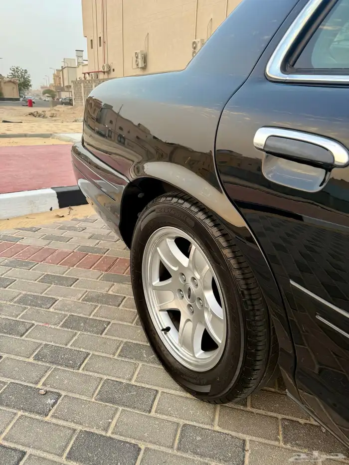 فورد كراون فكتوريا LX Sport قير أرضي موديل 2002 سعودي 20
