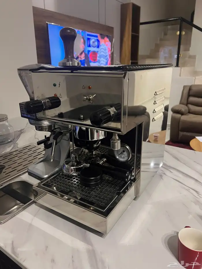 آلة قهوة مع طاحونة( استخدام قليل جدا ) 0