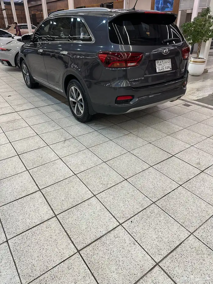 كيا سورنتو 9