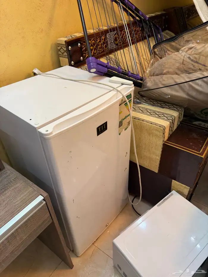 اثاث جديد شاشة وسرير واجهزة إلكترونية العلا 2