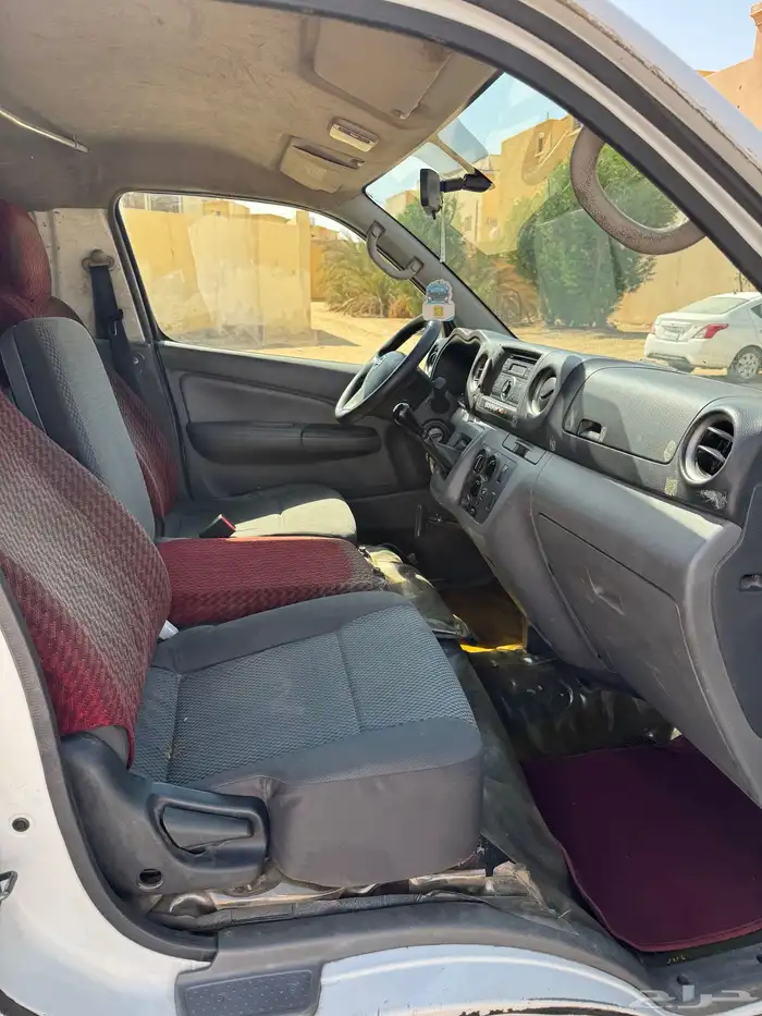 باص نيسان اورفان 9