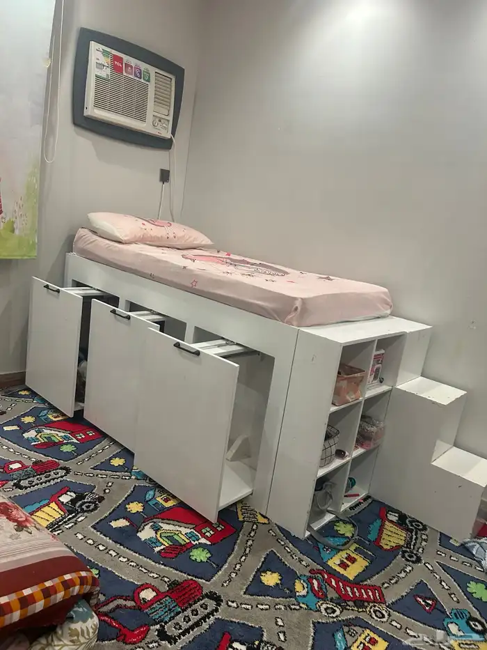 2 سرر أطفال مع ادراجها درجين تعليق واللي في النص تسفيط و 7