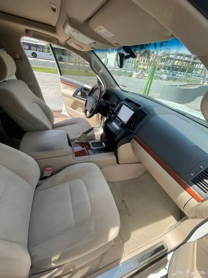 لاندكروزر مديل 2014 فل كامل في غاية النظافة 12