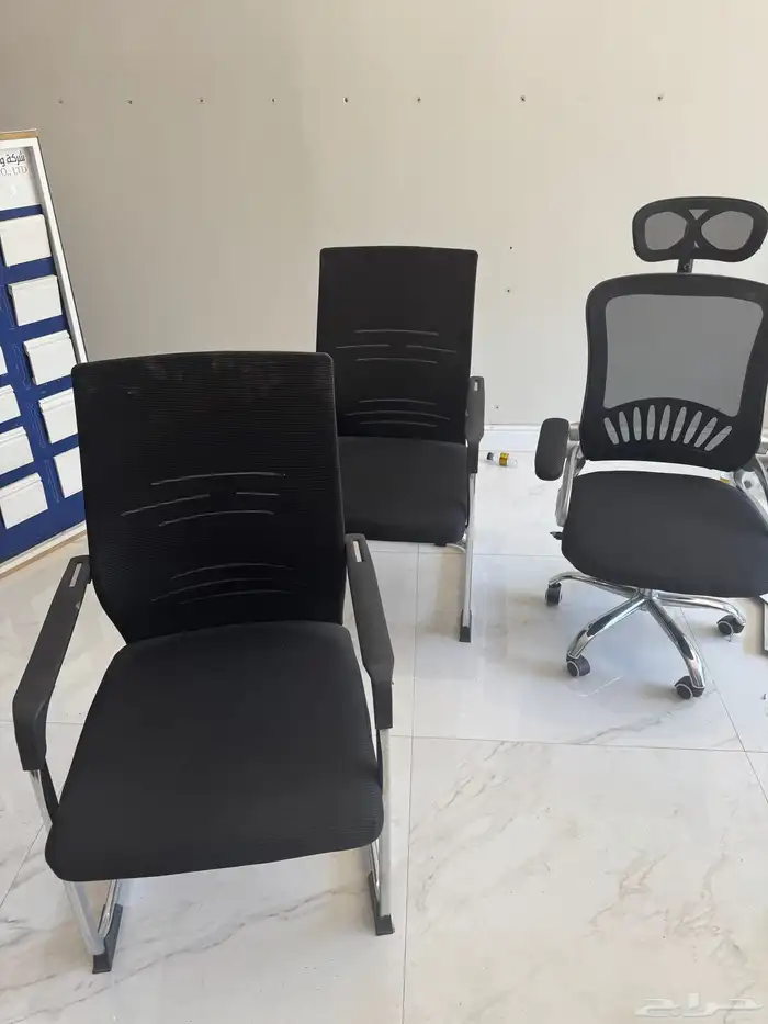 طاوله مكتب مع ملحقاتها وكراسي دوار وكراسي عادي كنب 0