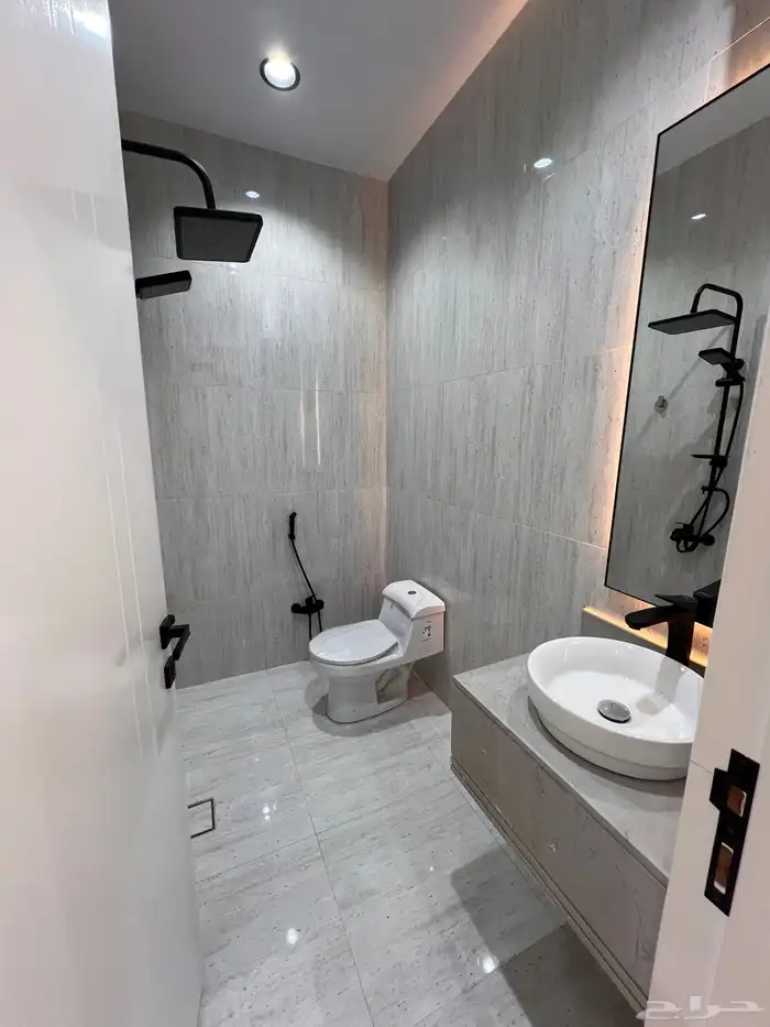 للبيع فيلا روف مع ملحق حى الراقى خميس مشيط 18