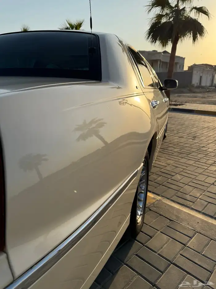 للبيع لينكون نظيف جدا  بحالة ممتازة 1998 3