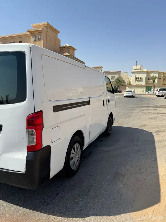 باص نيسان اورفان 5