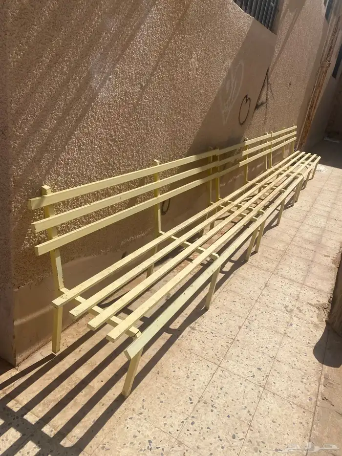 كراسي حديد كل كرسي حق 3 اشخاص 0