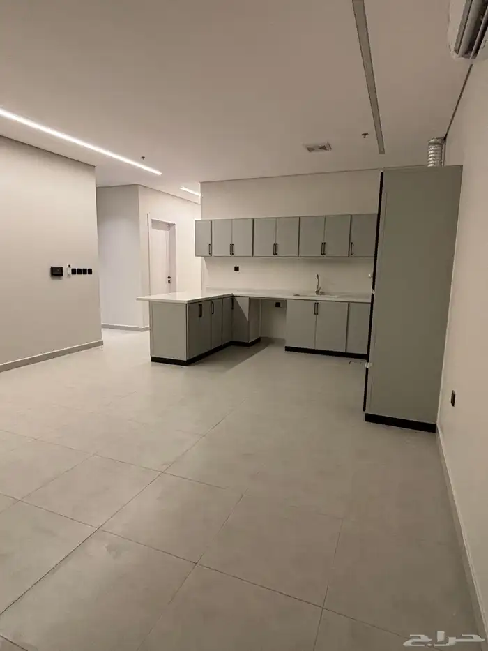 شقة فاخرة للايجار في كورنيش الخبر 0