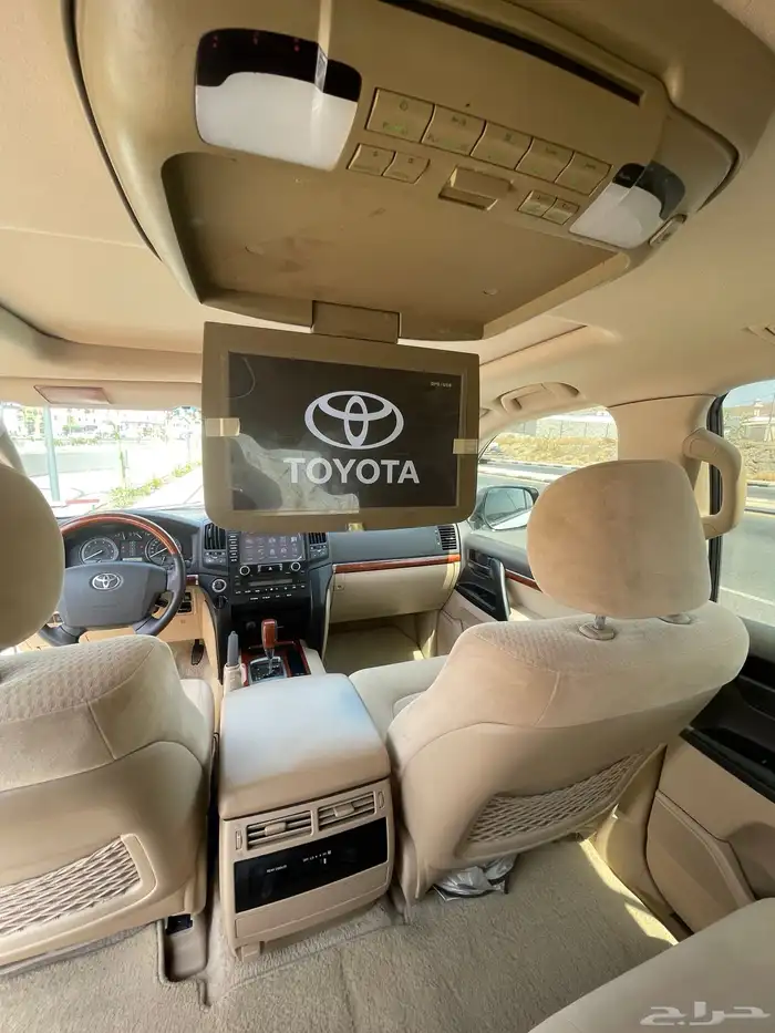 لاندكروزر مديل 2014 فل كامل في غاية النظافة 23