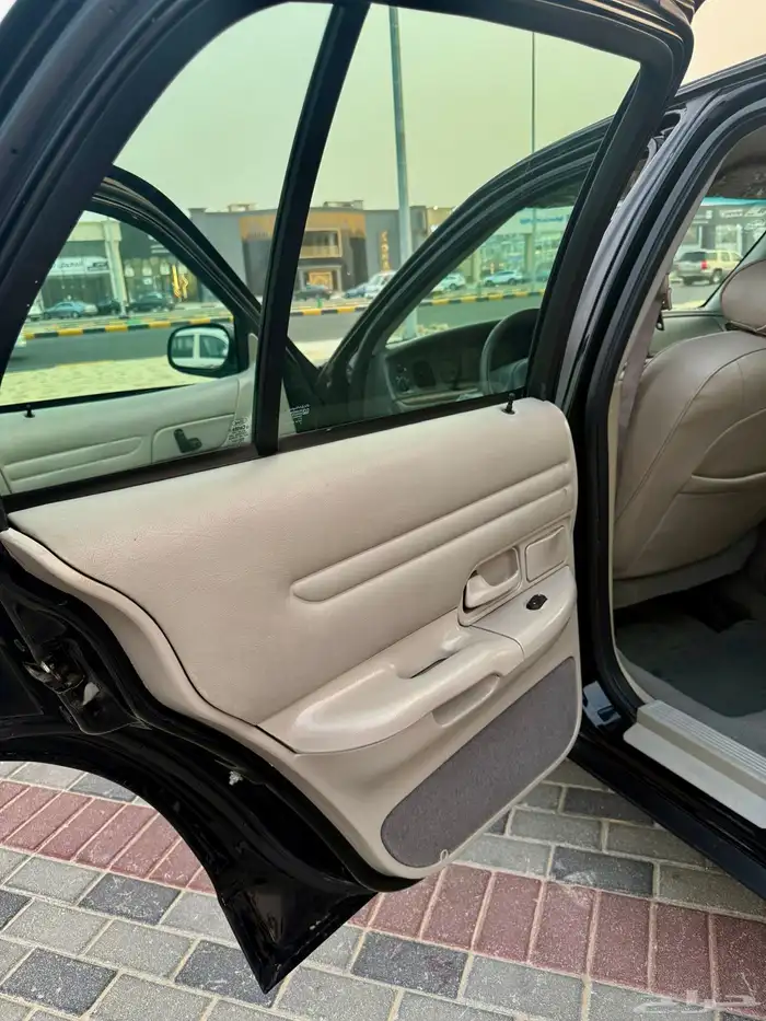 فورد كراون فكتوريا LX Sport قير أرضي موديل 2002 سعودي 33