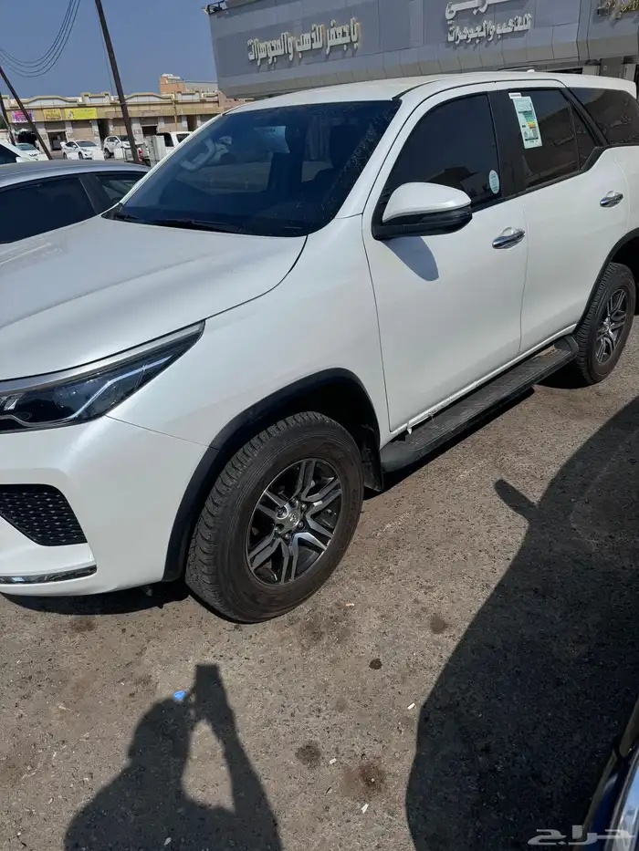 فور شنر موديل 2025 ابيض تماتيك اربعه سلندر 2