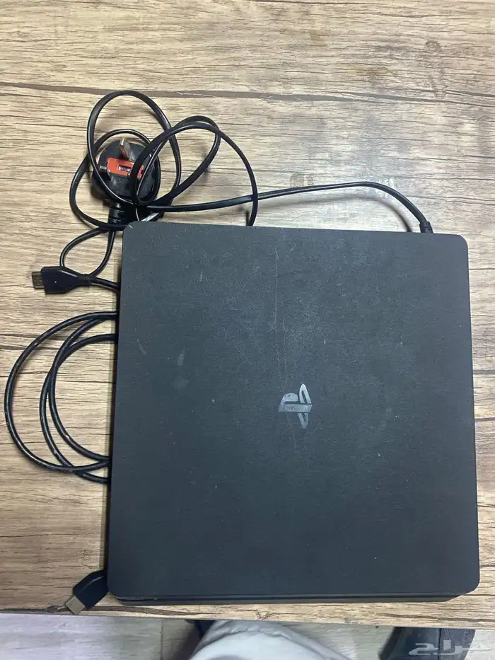 سوني 4 للبيع مع اسلاكه مع يد واحده 330 ريال 0