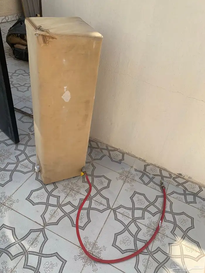 تانكي ماء مع طبق 0