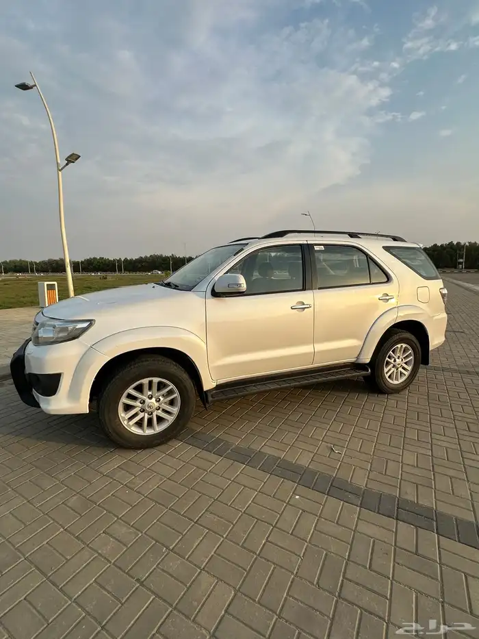 فورتشنر 2014 قير عادي VXسته سلندر 8