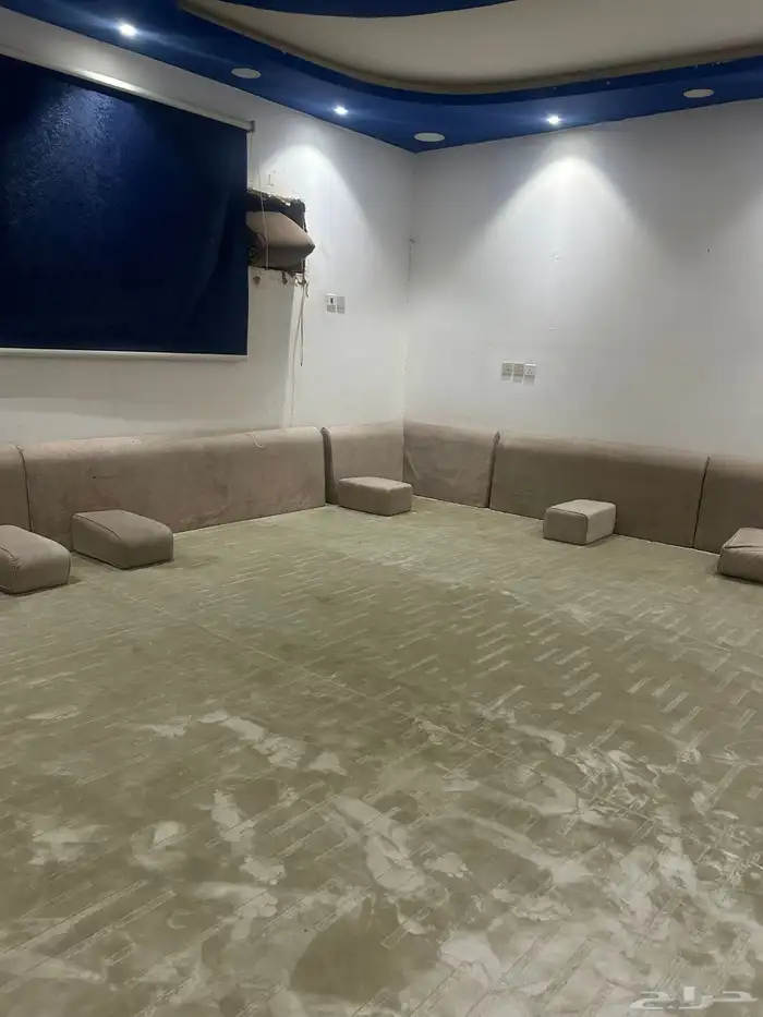 فرشه قطعتين و 6مخاد طويله و وحده قصيره و زاويتين و 6 مراكي 0