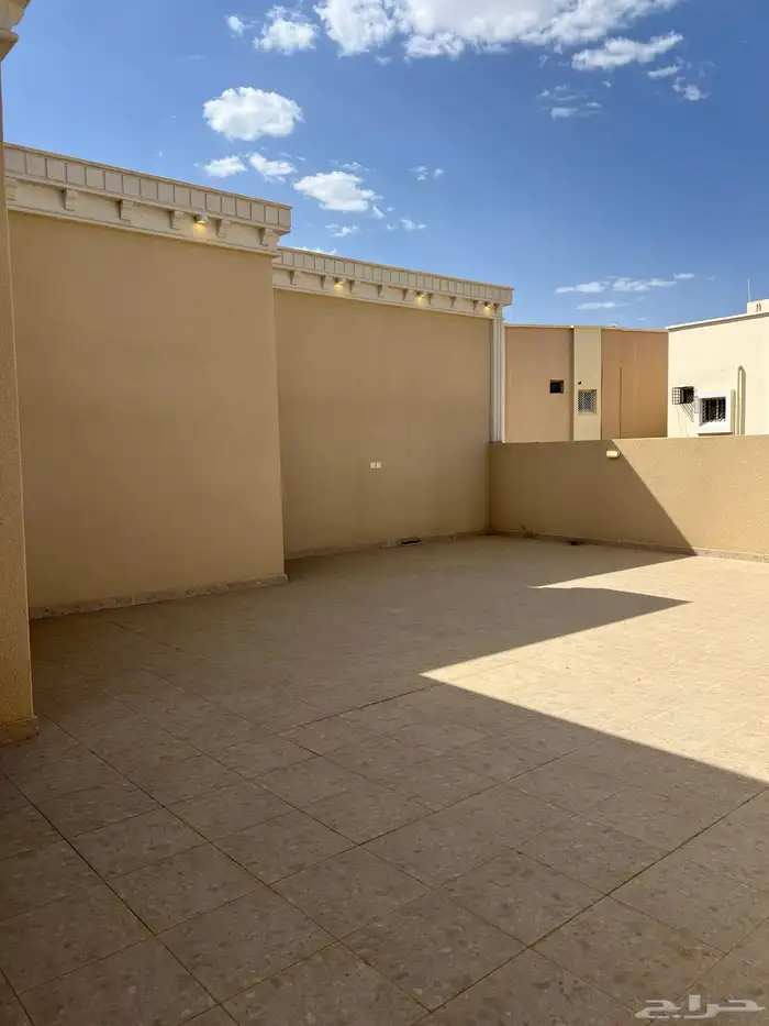 اخر روف بملحق حي النعمان بالقرب من القاعدة الجوية بسعر 730 52