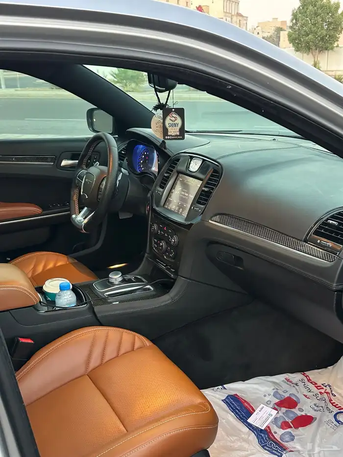 كرايزلر srt8 بلاك روف مخزن نظيف 15