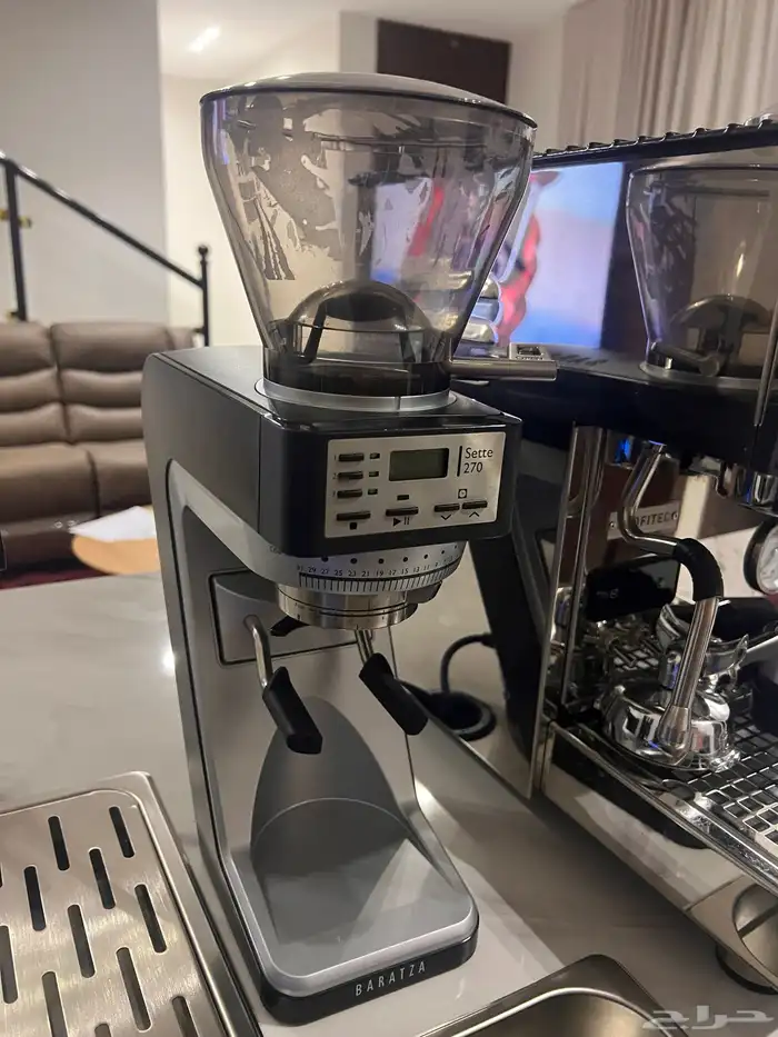 آلة قهوة مع طاحونة( استخدام قليل جدا ) 1