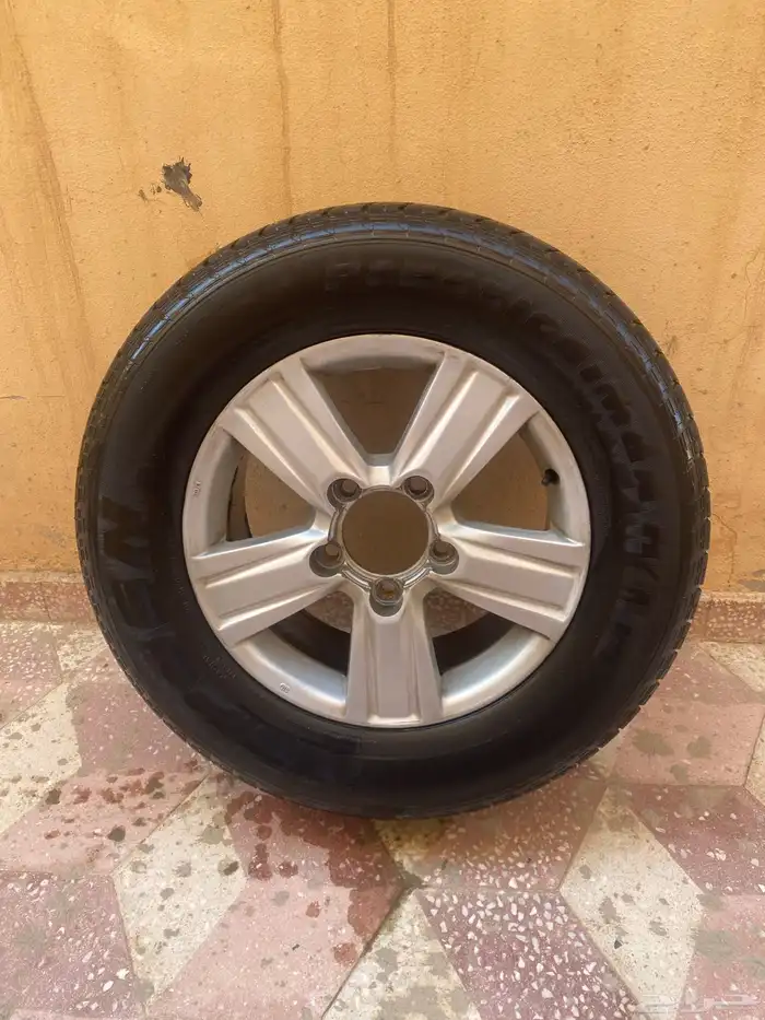 جنط مستعمل نضيف من الوجه و من الاحام نضيف للبيع مع الكفرات 0