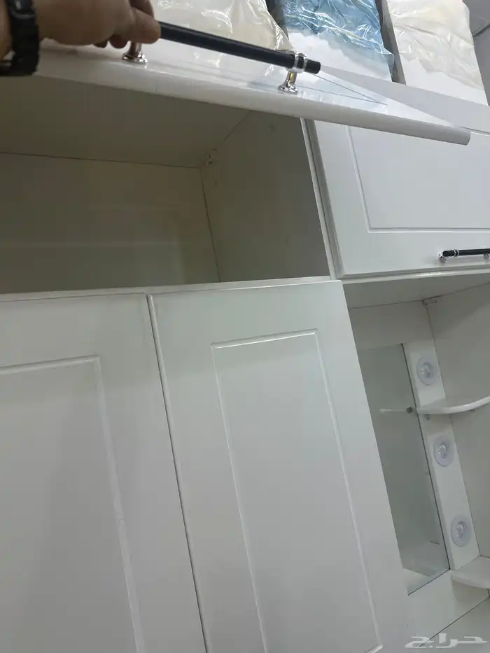 closet with dressing table 1