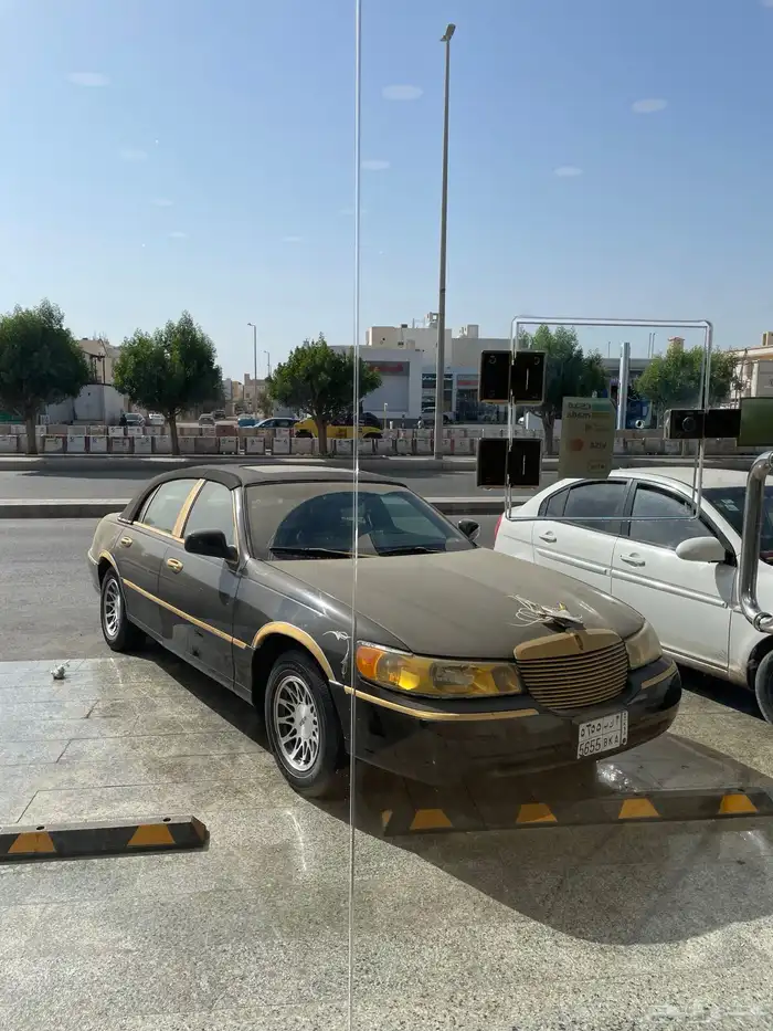 لنكولن تاون كار امريكي م99 ممشى قليل وبحالة ممتازة 45