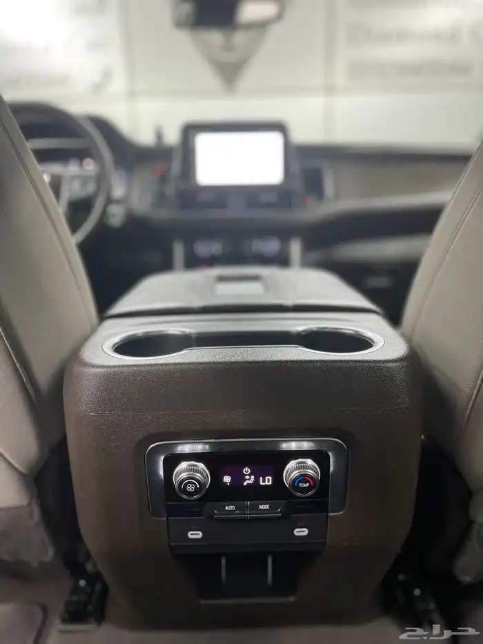 يوكن قصير SLE موديل 2023 18