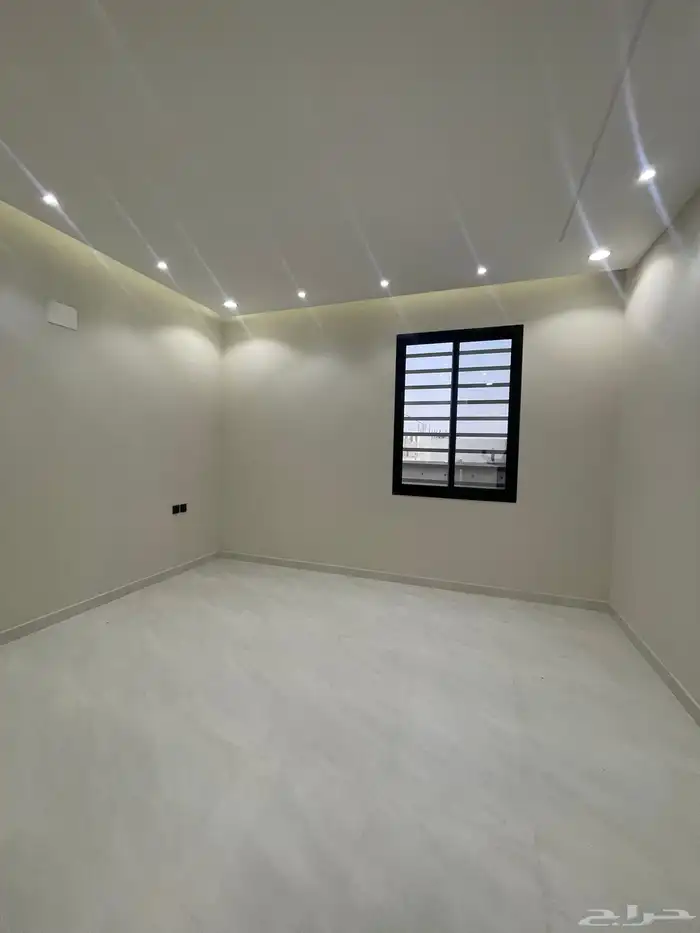 شقق علويه بأطلاله رائعه ودرج داخلى بقرب المطار من 520 الف 15