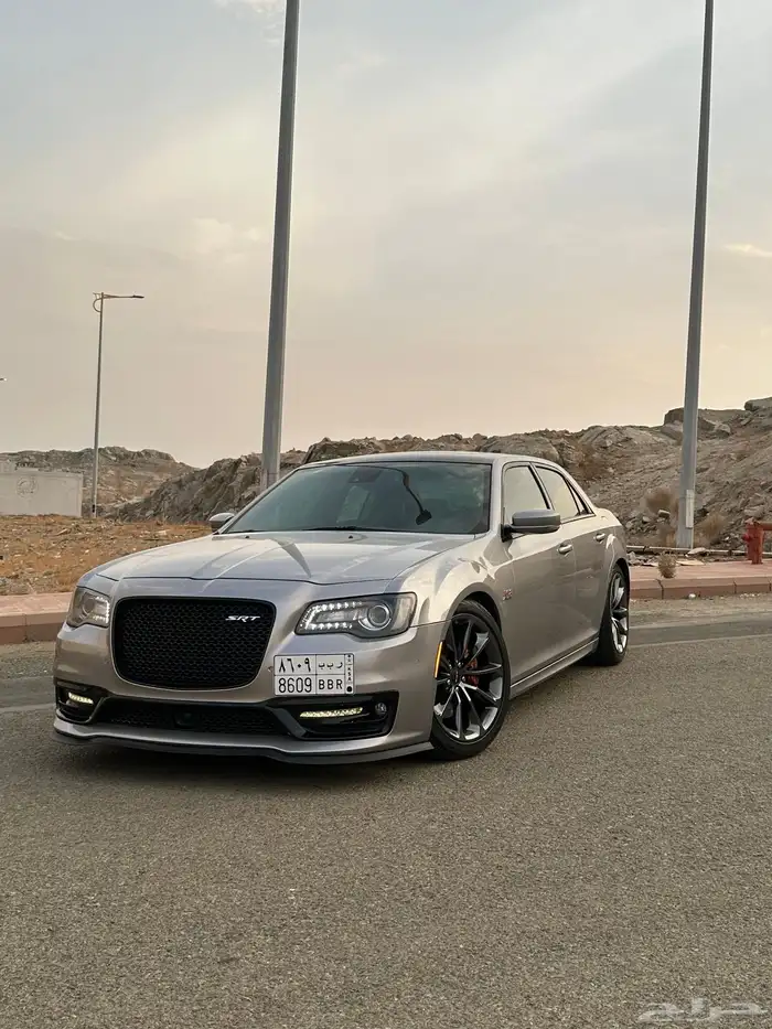 كرايزلر srt8 بلاك روف مخزن نظيف 20