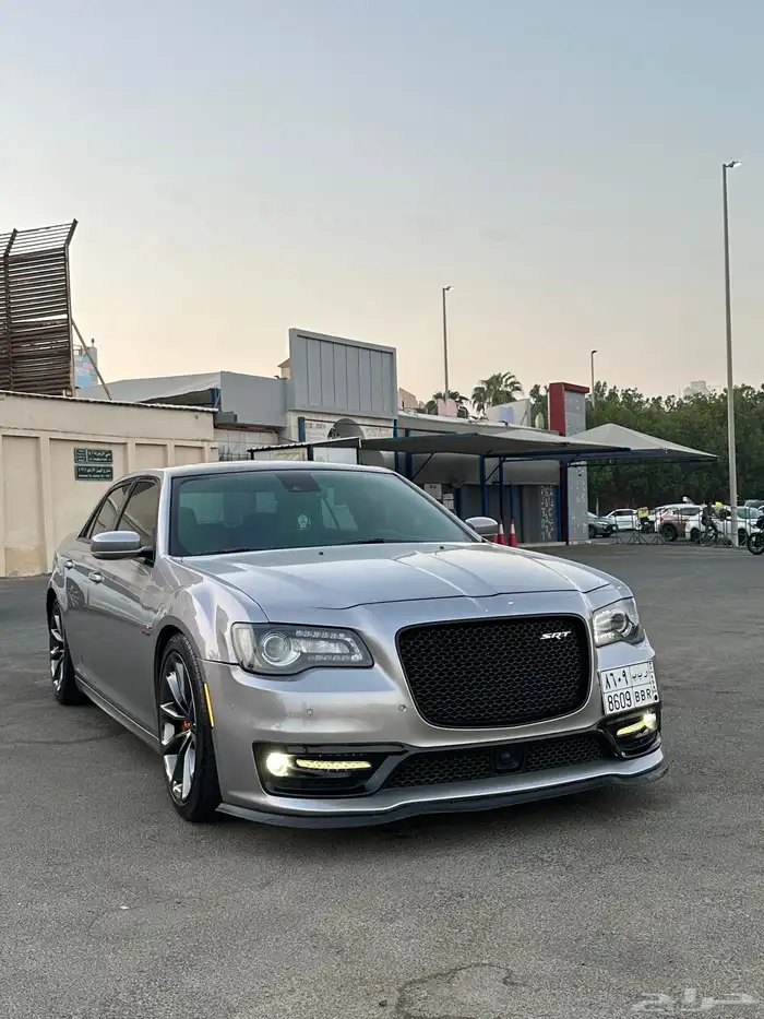 كرايزلر srt8 بلاك روف مخزن نظيف 3