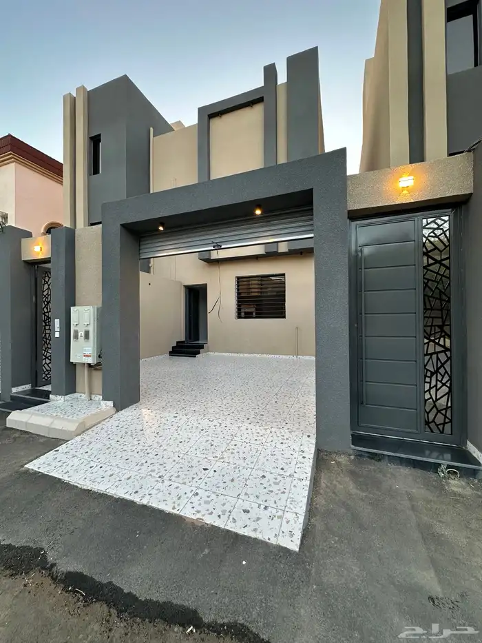 للبيع شقه ارضيه بحوش وبايكه سياره بشمال الخميس550الف 1