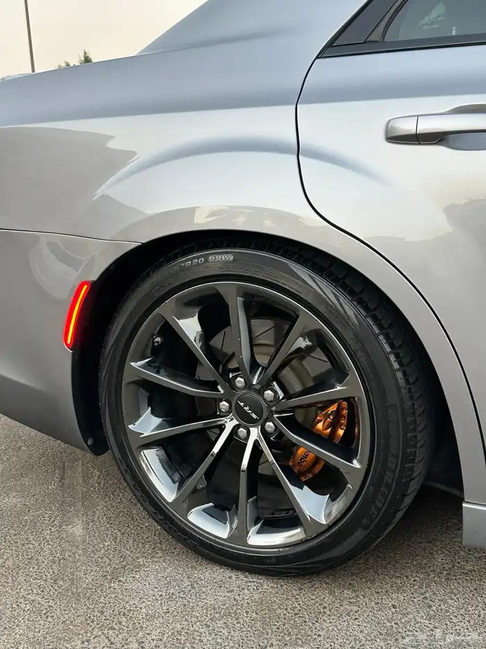 كرايزلر srt8 بلاك روف مخزن نظيف 11