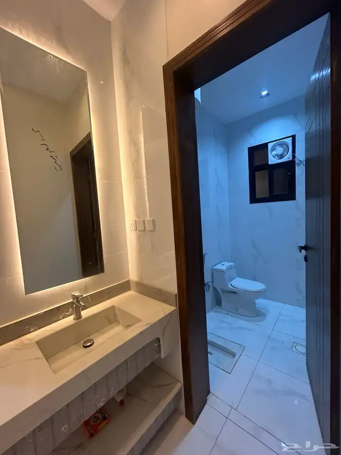 للبيع شقة دور ارضي بحوش وسيع شمال الخميس 11