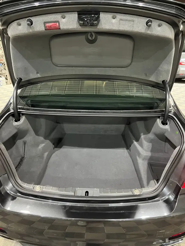 BMW 730i مخزن 2012 18