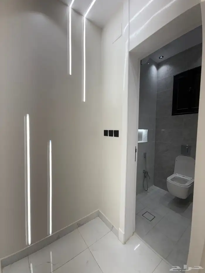 للبيع شقق ارضيه ببايكة سيارة وشقق علويه بالقرب م حي الضيافة 5