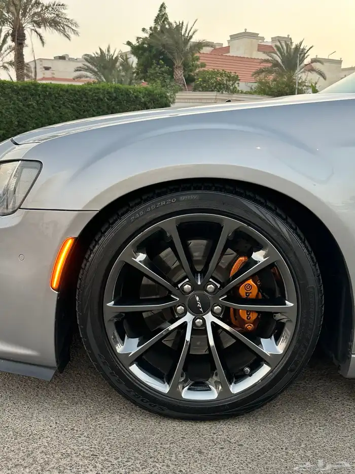 كرايزلر srt8 بلاك روف مخزن نظيف 13