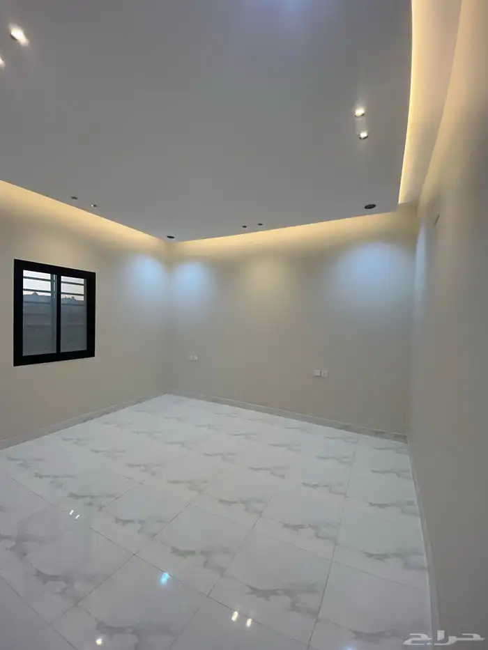 للبيع شقة دور ارضي بحوش وسيع شمال الخميس 17