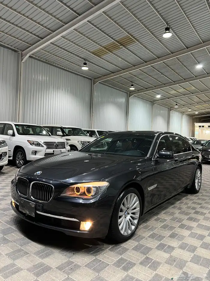 BMW 730i مخزن 2012 2