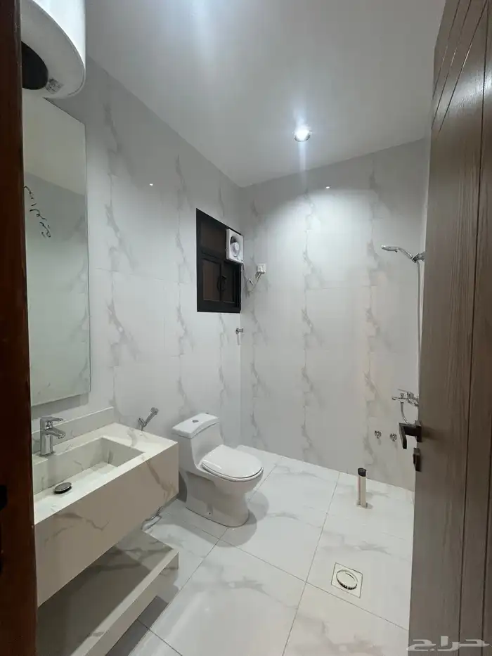 للبيع شقة دور ارضي بحوش وسيع شمال الخميس 14