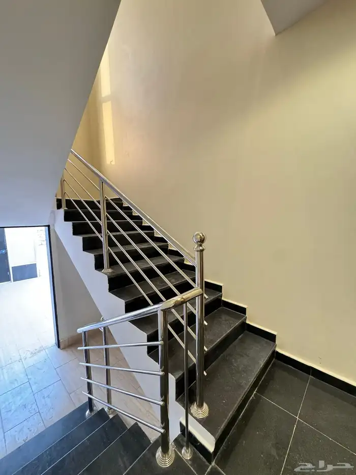 للبيع تاون هاوس مستقل مدخل سيارة وسطح تصميم كلاسيكي 3